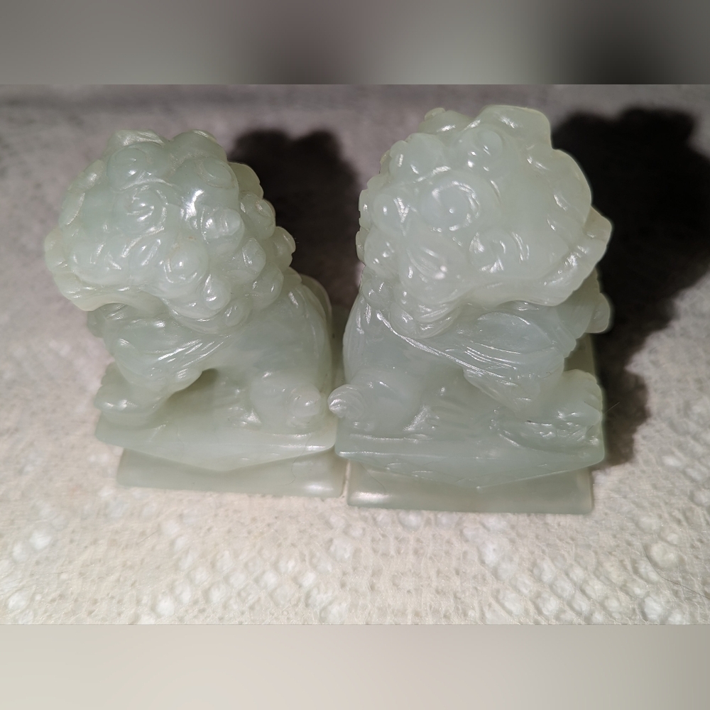 Vintage Pair Of Light Green Jade Chinese Foo Dogs Decor Accents. - Picture 2 of 7